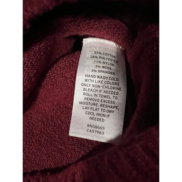 Treasure and bond
Maroon V-neck sweater 
Size medium - Picture 7 of 8